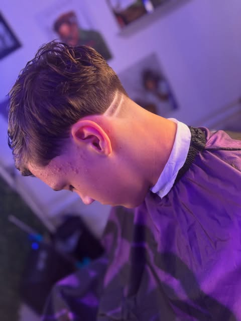 Fade met twee ingeschoren gebogen lijnen en textuur bovenop